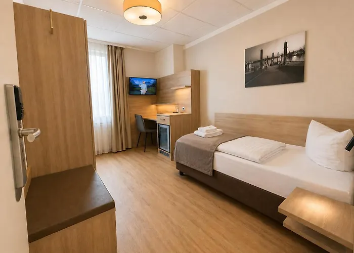Wania Hotel *